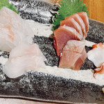 孝基亭 - 刺身盛り合わせ（真鯛・かつお・タコ）