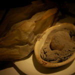 フィオッキ - 藁包みの子羊と炭の中のジャガイモ