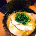 横浜家系らーめん りゅう - 料理写真:焼豚ラーメン（880円）