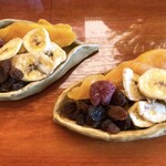 台湾茶館 - ドライフルーツ・・・150円
※ フルーツの内容は日替わりです