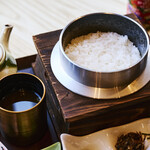 Pot-cooked rice set meal of Kinmemai “Tsuyahime”