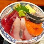 176902341 - 本日の三崎海鮮丼 900円(税込)