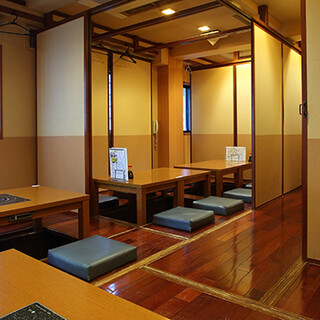 ゆったりと寛げる落ち着いた空間で、お食事をお楽しみください