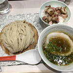 Goden - ざるつけ麺とオニオンチャーシュー丼