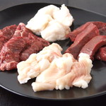 焼肉 ホルモン閻魔 - プリプリッ♪ホルモンMIX（シマチョウ・マルチョウ・ハツ・ハラミ）