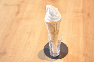 OrsoOtto - 【ソフトクリーム（コーン又はカップ）】素材の風味を存分に活かした、生乳60％のソフトクリームです。吟味された生乳のコクと、控えめの甘さで、乳脂肪以外の油脂と香料を一切使用しておりません。コーン又はカップからお選びください♪
