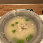 曙橋 かず - 店主おまかせコース７７００円。蛤の雑炊。グリーンピースの処理も良く、とても美味しかったです（╹◡╹）