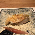 曙橋 かず - 店主おまかせコース７７００円。甘鯛松笠焼。一夜干しにした甘鯛を松笠に見立てて焼き上げています。パリパリの皮と皮裏の脂が渾然となり、とーっても美味しかったです（╹◡╹）（╹◡╹）