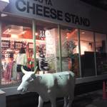 渋谷チーズスタンド - 牛が目印