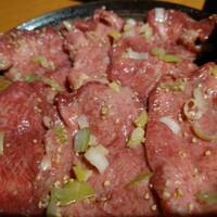 ホルモン焼肉 富や 栄店 - 