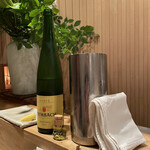 鳥しき - アルザスリースリング白ボトル