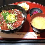 もつ鍋らく - 【昼】漬けまぐろ丼950円