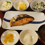 炭火焼魚定食と釜戸ごはん 心斎橋食堂 - 銀鮭の西京焼定食