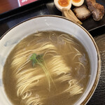 麺房 昭和呈 - 【限定麺】あごの塩ラーメン、煮卵　