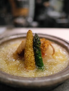 Renshin - フカヒレをから揚げして野菜と熱々のスープ鍋で。