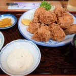 とんかつ・肉料理 高尾 - デカ盛り鶏唐揚げ定食