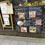 Pio - 店頭のメニュー看板。カレーがワンツー