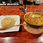 橋本屋 - チキンカレー芳醇 肉増し、4辛、スパイスアップ