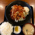 煮込み居酒屋 寅 - メス豚バラ生姜焼き定食1000円