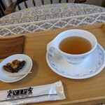 Gs.Terapi - 薬膳茶となつめやしや桑の実のドライフルーツ。
