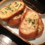 くわせ屋 - バーニャカウダー用　ガーリックトーストお替り　２００円。