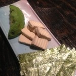 くわせ屋 - クリームチーズとアボガドののりまき　５００円。