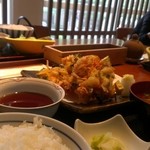 くろぶた きよし - たまに出してくれる、かきあげ定食。野菜やら海鮮やらがもりだくさんです。
