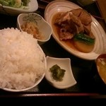 くろぶた きよし - ぶり大根定食。煮こまれてるので骨まで食べられるくらい。骨の髄まで美味しいって、すごい。