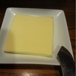 ピッコロモンド - バター