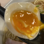 麺笑 巧真 - 玉子も黄身トロでうんまい
      
      上品だけどガツンとくるスープの塩味とめちゃめちゃ
      
      合う玉子だな〜