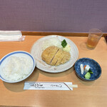 とん八亭 - ロースかつ定食1900円