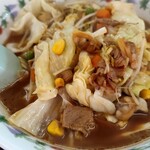 長崎屋ラーメン - 黒っぽい汁。