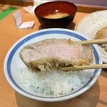 とん八亭 - 岩塩で、、、純粋に肉の旨味、衣のサクサク感を味わうなら！！