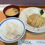 とん八亭 - この味噌汁が癖もの、美味すぎる。(*´꒳`*)