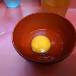 ラーメン二郎 - 生玉子（50円）で麺をすき焼き風に頂くのも旨い！