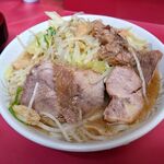 ラーメン二郎 - 小ブタラーメン　豚を取り出して～カシャ♪