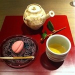 一笑 - 加賀棒茶と生菓子