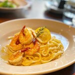 Cream pasta with pesticide-free lemon and natural shrimp