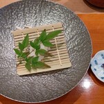 寿司英 - 【お造り】
      
      ❀『穴子の洗い』
      梅肉をつけて
      