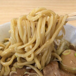 長八 - 麺リフト。コシあり過ぎな、うどんに近い手打ち麺です。