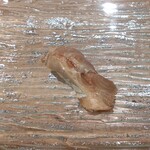 寿司英 - ❀『知多半島のタチウオの漬け』
      皮が炙ってあります♬
      