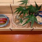 寿司英 - 【前菜】
                                
                                【左】❀『金時いものレモン煮』
                                【中】❀『琵琶湖・稚鮎の南蛮漬け』
                                【右】❀『ヤングコーンのゴマ味噌和え』
                                