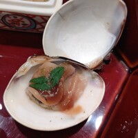 寿司英 - 【前菜】
                      
                      ❀『初もの・桑名の煮はまぐり』
                      
                      