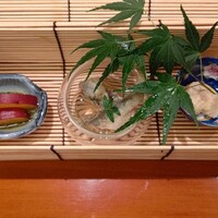 寿司英 - 【前菜】
                    
                    【左】❀『金時いものレモン煮』
                    【中】❀『琵琶湖・稚鮎の南蛮漬け』
                    【右】❀『ヤングコーンのゴマ味噌和え』
                    