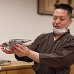 勢麟 - 遠州灘の巨大鱧。この大きさでなければ、お刺身には出来ない。