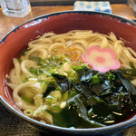 Kuroshio Udon - ワカメは無料トッピングです！