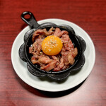 焼肉幸泉 - 炙りユッケ