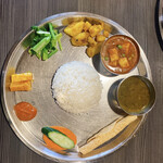 ネパール民族料理 アーガン - 日替わりカレーセット〜　750円　　　　　　　　　　　　　豆のスープとカッテージチーズカレー