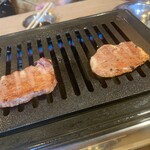 和牛焼肉大衆酒場 ホルモン博多春吉のじゃん横 - 焼タン