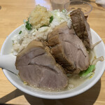 ツバメ ラーメン ユウキ - ブタメン、豚2枚、コール：野菜増し